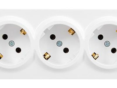 Розетка 3-м ОП LETO с заземл. закрытый корпус ПБТ бел. LEZARD 752-0200-127BUP